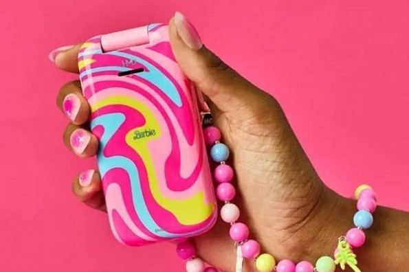 Barbie lanza teléfono móvil para desconectarse del internet Barbie lanza teléfono móvil para desconectarse del internet