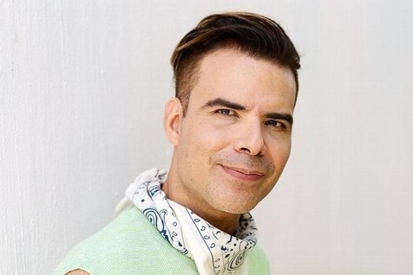 YEY-R estrena  YEY-R estrena