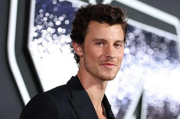 Shawn Mendes anuncia que está replanteando su s3xualidad Shawn Mendes anuncia que está replanteando su s3xualidad