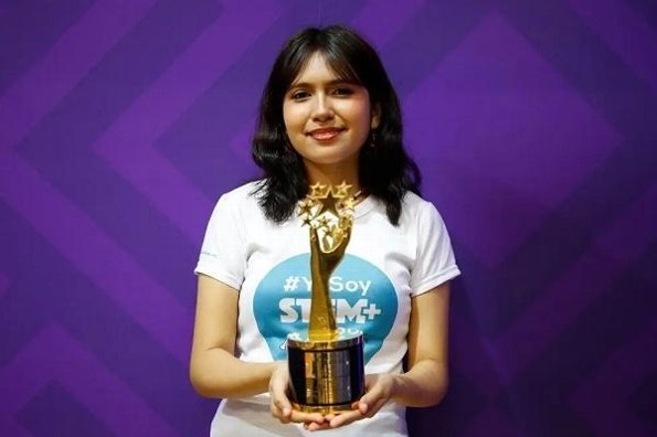 Premian a veracruzana como la mejor estudiante del mundo 