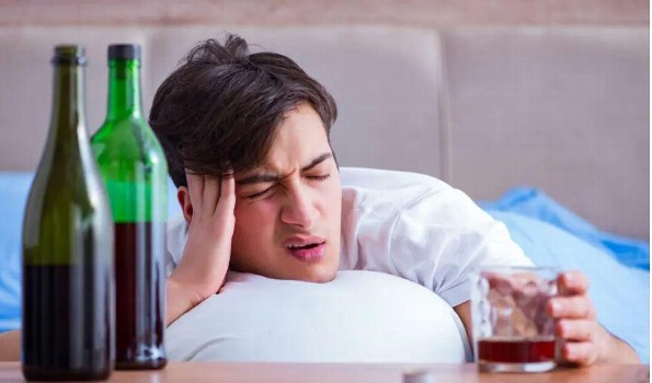 ¿Se te pasaron las copas? Consejos para minimizar los efectos de la "Cruda"