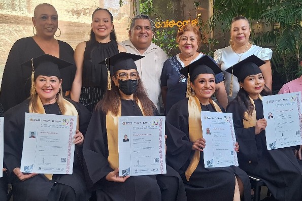 Certifican y reconocen a maquillistas profesionales veracruzanos 