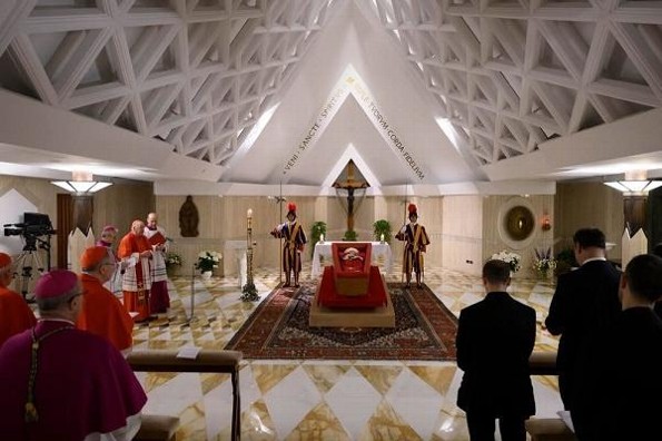 Difunden imágenes del Papa Francisco en el féretro (+foto)