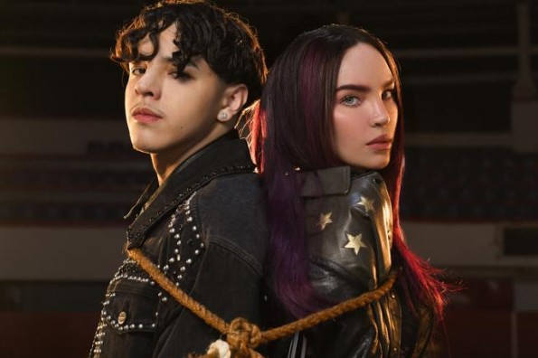 Belinda estrena ´Mírame feliz´junto a Xavi