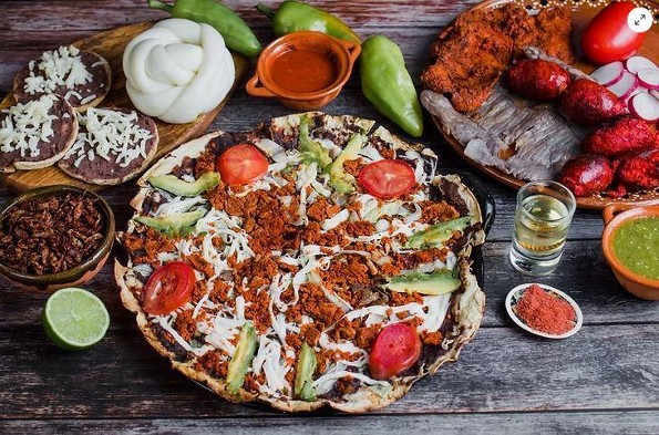 ¿Ya probaste las tradicionales Tlayudas Oaxaqueñas?