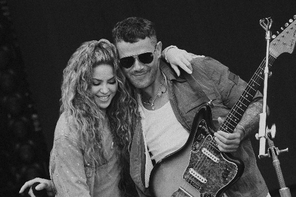 Shakira y Alejandro Sanz estrenan ´Bésame´