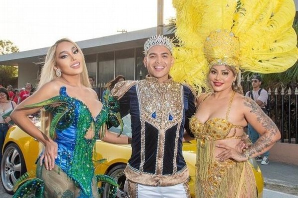 Rey de la Diversidad de PUVSD brilla en el papaqui del Carnaval de Veracruz  