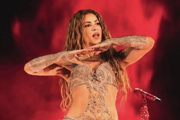 Shakira se solidariza con afectados por inundaciones en Texas y anuncia donativos