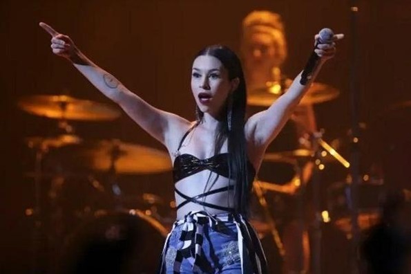 Vocalista de Belanova revela el origen real de su éxito 