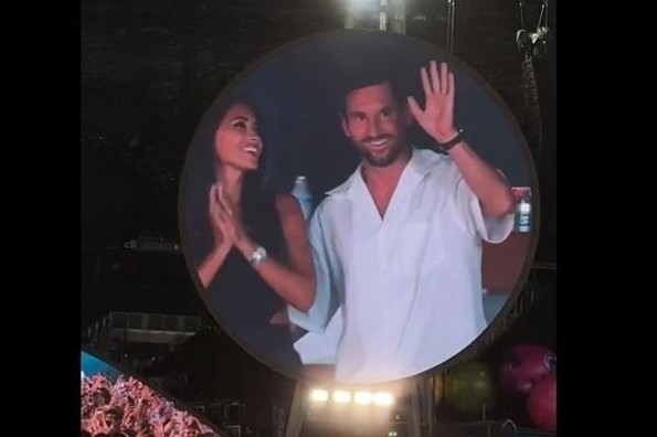 Agarran a Lionel Messi en la cámara de Coldplay (+video)