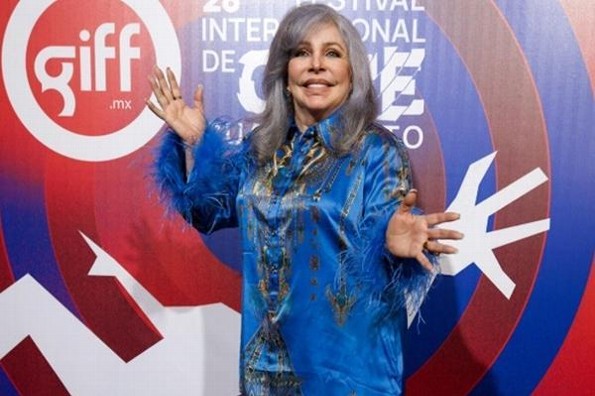 ¿Verónica Castro realizaría bioserie de su vida?