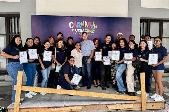 Reconocen la participación de voluntarios en el Carnaval de Veracruz 2025
