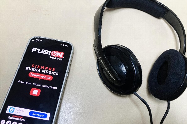 ¿Sabías que escuchar buena música en el trabajo nos hace más productivos?