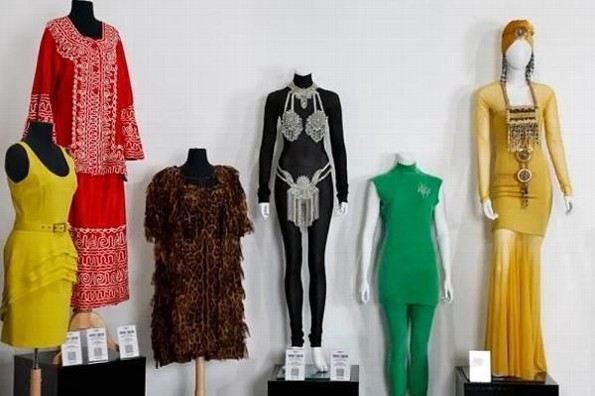 Subastan vestidos de Whitney Houston ¡Hasta en 22 mil dólares!