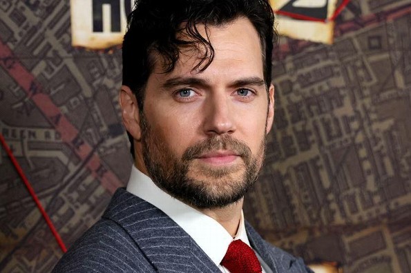 Henry Cavill sufre lesión y retrasa el rodaje de su nueva película