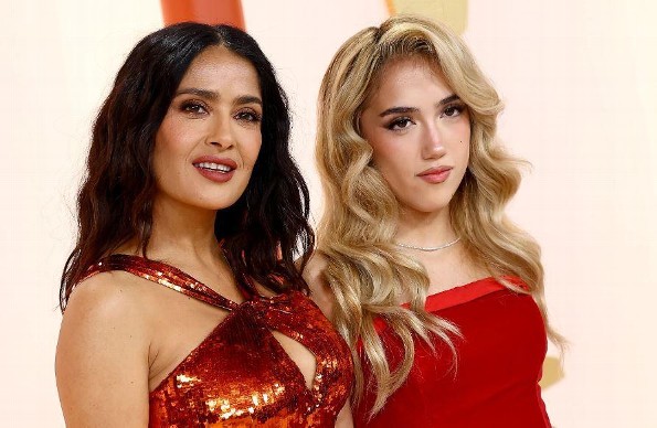 Hija de Salma Hayek celebra su mayoría de edad bailando con Elvis Crespo