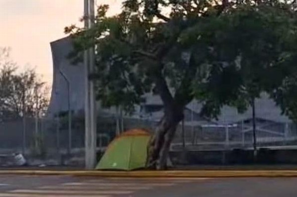 Fans de Shakira acampan afuera del estadio 