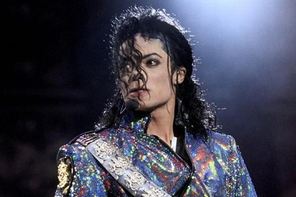 Presuntas víctimas de Michael Jackson exigen 400 millones de dólares por abusos infantiles