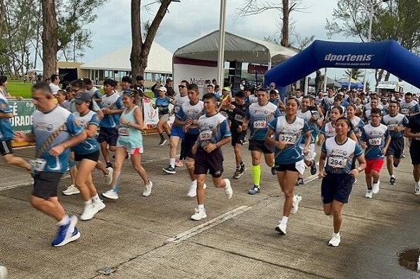 En medio de un ambiente familiar se realiza el Medio Maratón de la Heroica Escuela Naval Militar