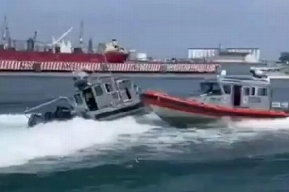 ¡Tremendo susto! Chocan dos lanchas de la Marina en el Malecón de Veracruz (+video)
