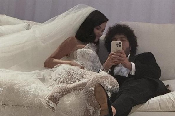 Selena Gómez y Benny Blanco se casaron y comparten fotos en redes  