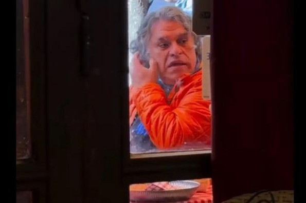 ¿Está vivo Juan Gabriel? Captan en París a hombre igualito al 
