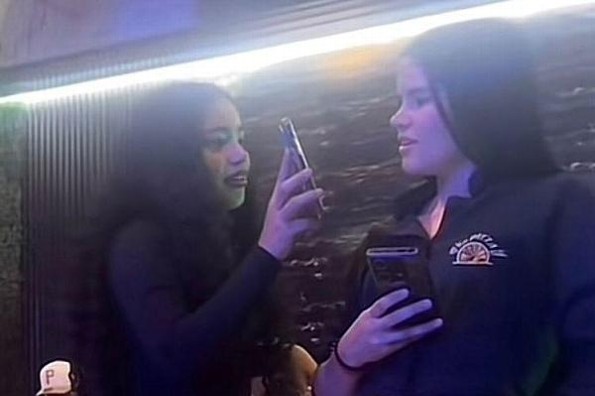 Arrastran sin piedad a una mesera por andar de coqueta (+video/fotos)