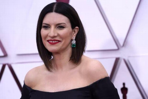 Laura Pausini lanzará disco con temas de ¡Joan Sebastian y Bad Bunny!