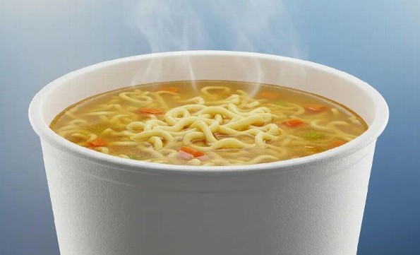 Sopas instantáneas: ¿Solución rápida o riesgo para la salud? 