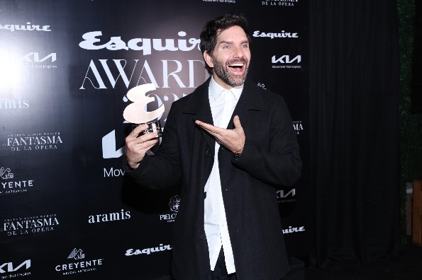 Premian al actor Arap Bethke por su liderazgo social (+fotos)