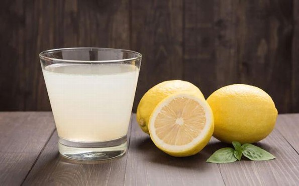 Agua de Limón: Un Hábito Sencillo con Grandes Beneficios para tu Cuerpo 