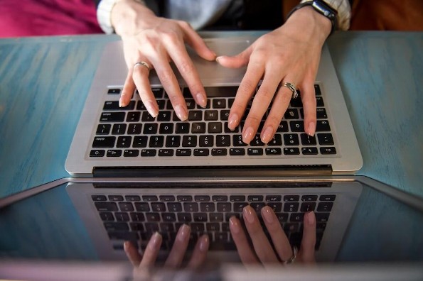 Guía completa de portales digitales para trabajar en el extranjero