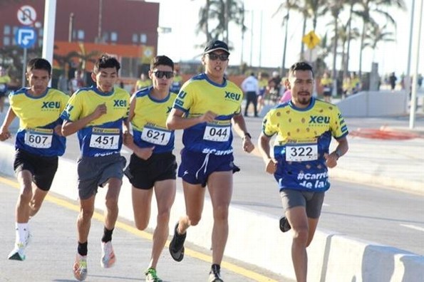 ¡Tú como Flans! Corre, Corre por el bulevar... Corre con la U de Veracruz