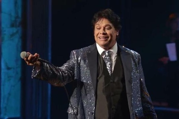 Juan Gabriel arrasa en taquilla y supera a Taylor Swift en cines mexicanos