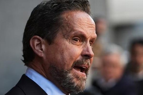 ¡Caso Nick Reiner se complica! Cancelan audiencia tras la renuncia de su abogado