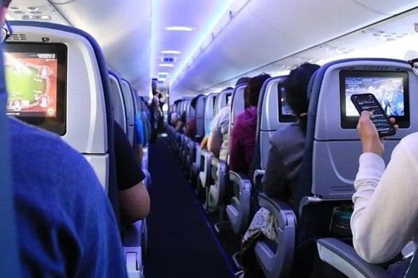 ¡Luto en la música! Cantante muere en el avión (+videos/foto)