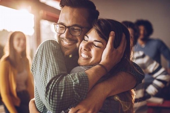 Hoy es Día Internacional del Abrazo ¡Conoce los beneficios!