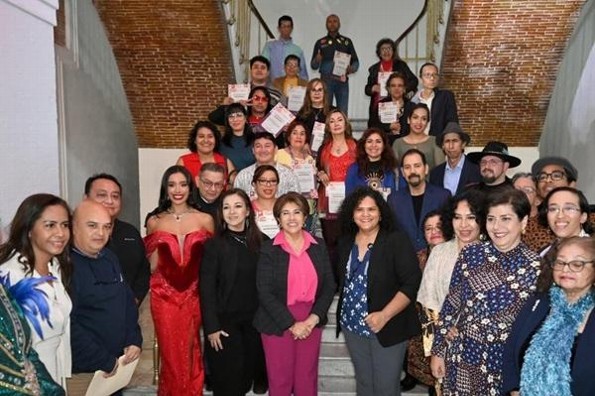 Artistas plásticos plasman la esencia del Carnaval de Veracruz a través de la lente y el pincel 