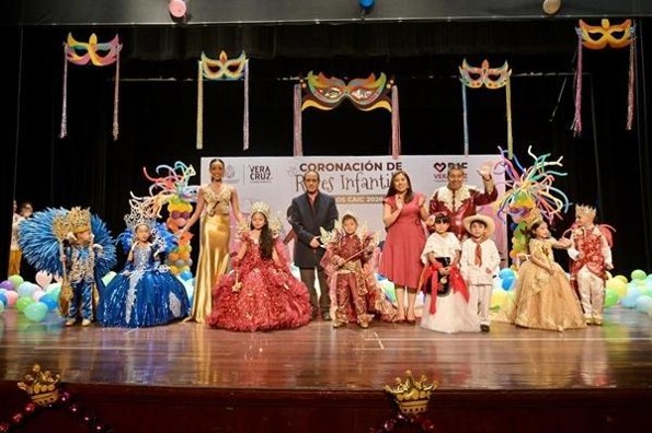 Coronan a la Corte Real de los CAIC del DIF Municipal de Veracruz