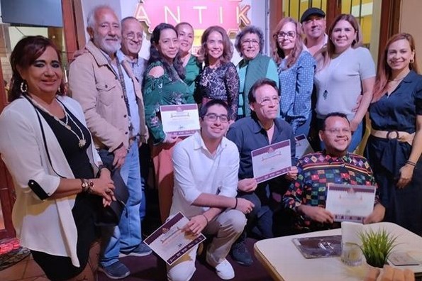 Colectiva 'Noches de Carnaval', una celebración del color y alegría