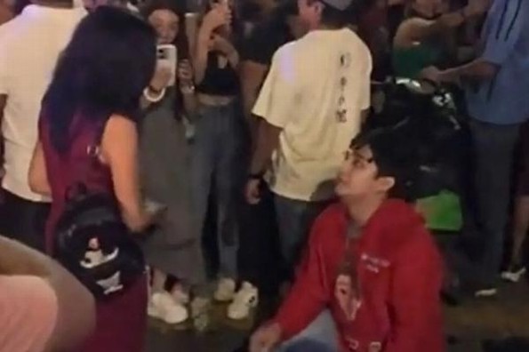 ¡Payasisisimo! Rechaza propuesta de matrimonio del novio en Malecón de Veracruz (+video)