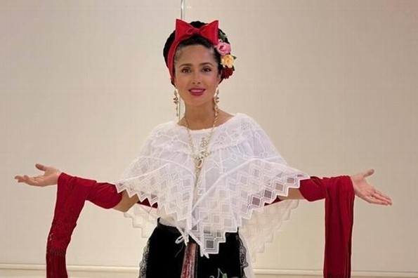 Salma Hayek se viste de jarocha y mostrará las bellezas de Veracruz