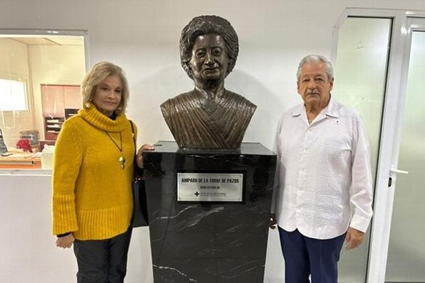 Un legado de amor fundido en bronce: Cruz Roja Veracruz honra la memoria de la Sra. Amparo de la Torre de Pazos