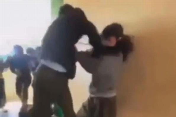 Estudiante de la ESTI 26 Veracruz da tremenda golpiza a compañera de clases (+video)