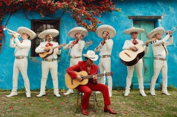 Bruno Mars lanza álbum y balada con trompetas y esencia mexicana (+video)
