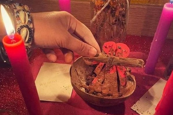 Si no encuentras el amor, hoy es el día preciso para el hechizo 