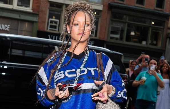 Mujer dispara contra la casa de Rihanna mientras la cantante estaba dentro