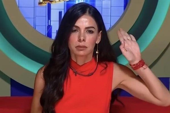 Participante de La Casa de los Famosos hace señal mundial de auxilio (+video)