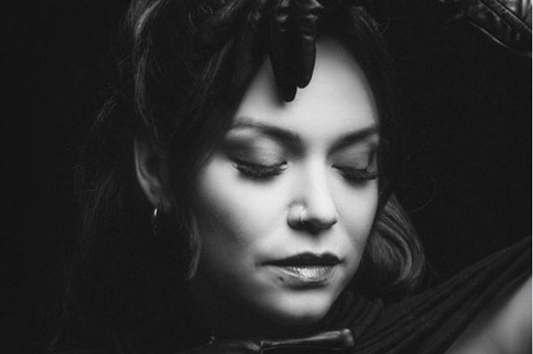 Jacqie Rivera presenta 