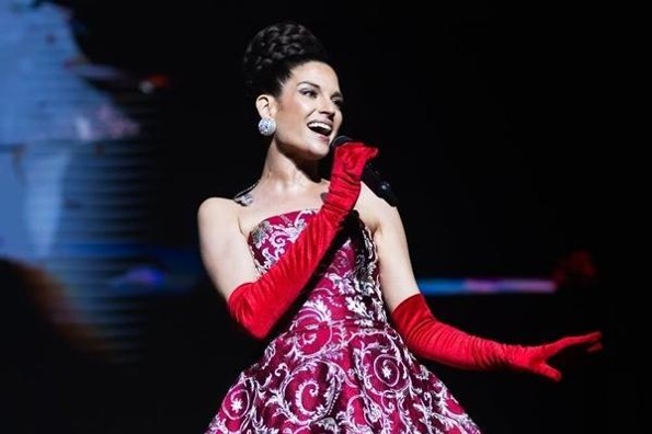 ¡Escándalo! Natalia Jiménez usa ambulancia para llegar a tiempo a la fiesta de Carlos Rivera (+video)